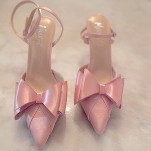 Super cute heels with double bow
